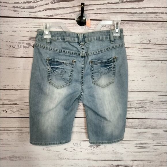 "Fashion Bug" woman's shorts  - Picture 3 of 7